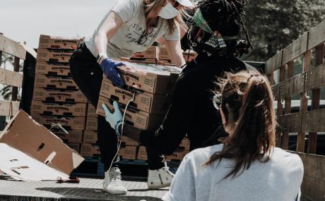 people volunteering